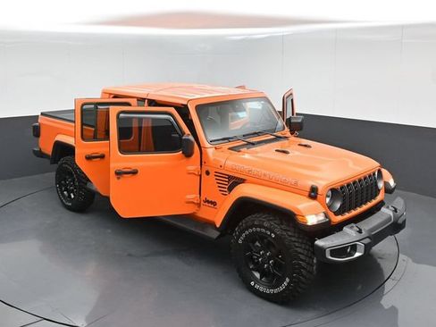 Used 2025 Jeep Gladiator Sport AWD/4WD image 53