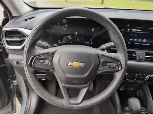 Used 2024 Chevrolet TrailBlazer LS FWD image 13
