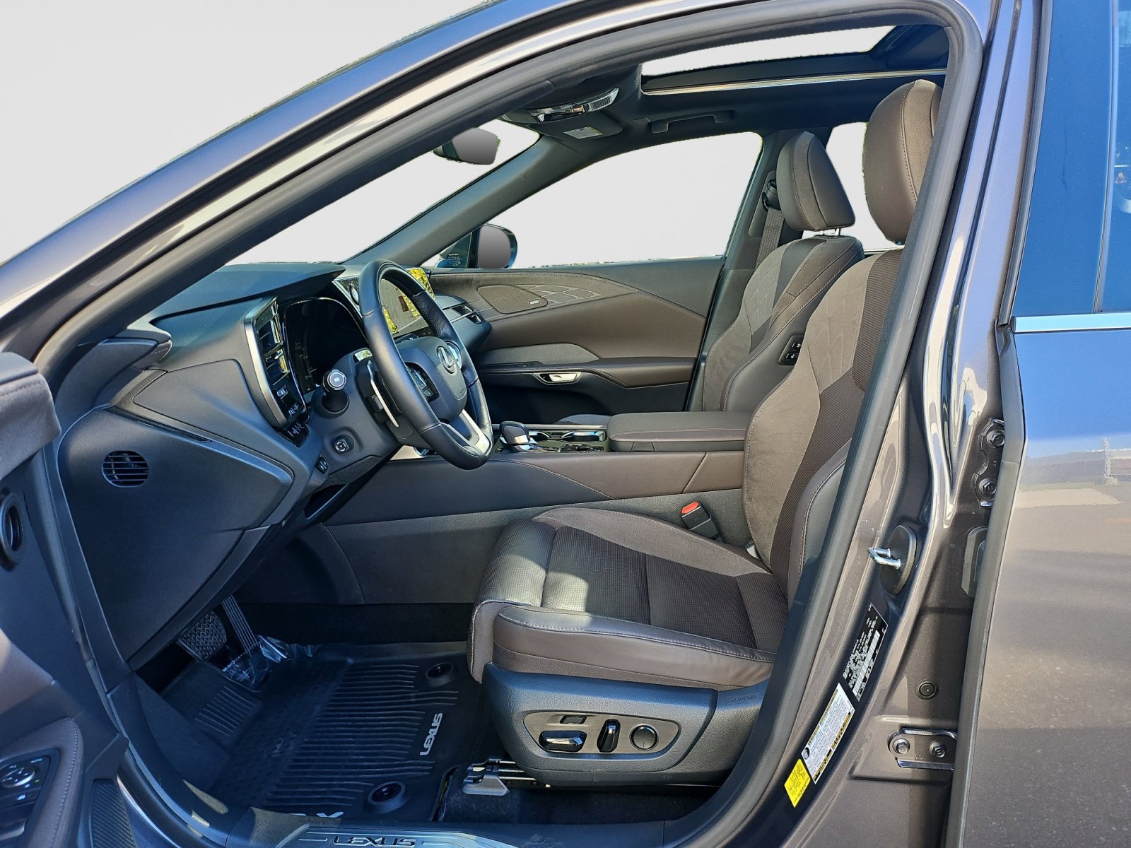 Used 2025 Lexus RX 450h AWD w/ Convenience Package image 23