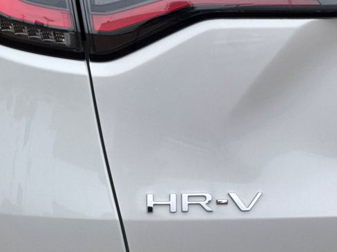 Used 2025 Honda HR-V LX image 29