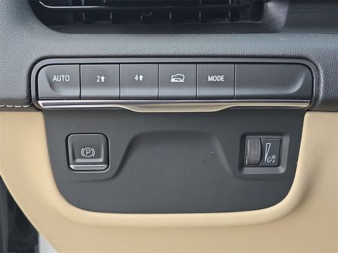 Certified 2023 Cadillac Escalade ESV Premium Luxury image 18