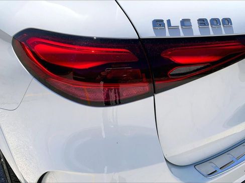 Used 2025 Mercedes-Benz GLC 300 4MATIC image 28