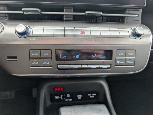 Used 2025 Hyundai Kona SEL FWD image 17