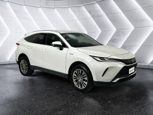 Used 2021 Toyota Venza XLE image 1