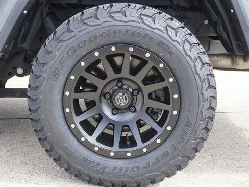 Used 2023 Jeep Gladiator Sport image 7