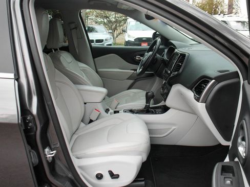 Used 2020 Jeep Cherokee Limited image 36