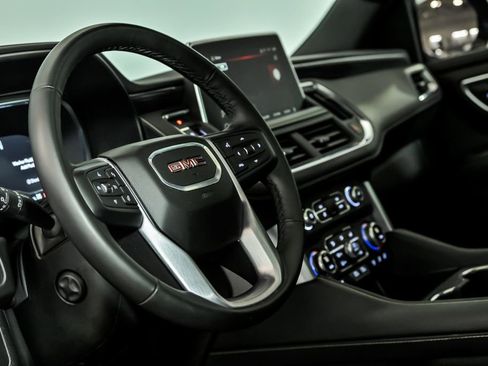 Used 2024 GMC Yukon SLT w/ SLT Premium Package image 16