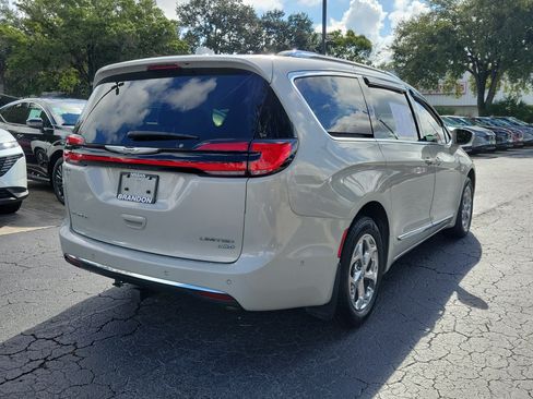 Used 2021 Chrysler Pacifica Limited w/ Uconnect Theater Family Group AWD/4WD image 7
