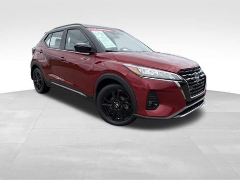 Used 2024 Nissan Kicks SR w/ SR Premium Package FWD image 2