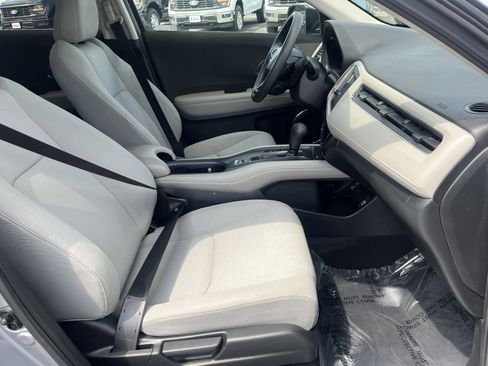 Used 2019 Honda HR-V EX image 16