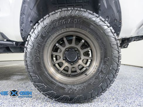 Used 2017 Toyota Tundra SR5 w/ SR5 Upgrade Package AWD/4WD image 49