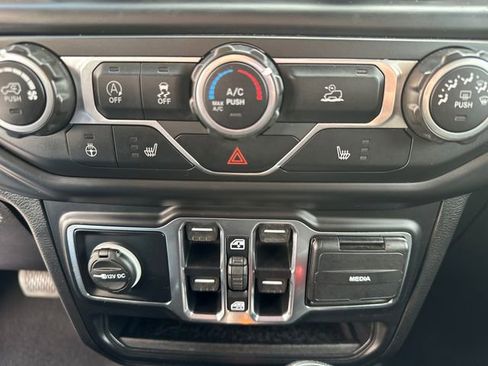 Used 2020 Jeep Gladiator Sport w/ Quick Order Package 24S image 31