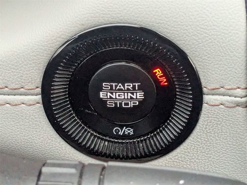 Used 2025 Jeep Compass Limited image 32