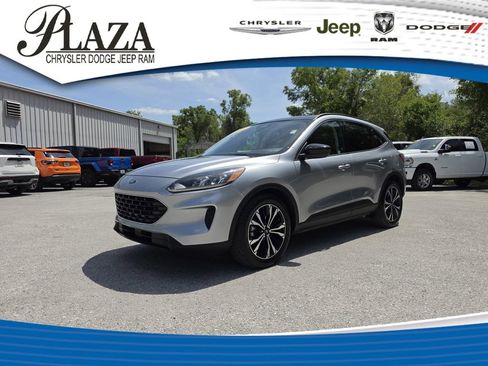 Used 2021 Ford Escape SE w/ SE Sport Appearance Package FWD image 1