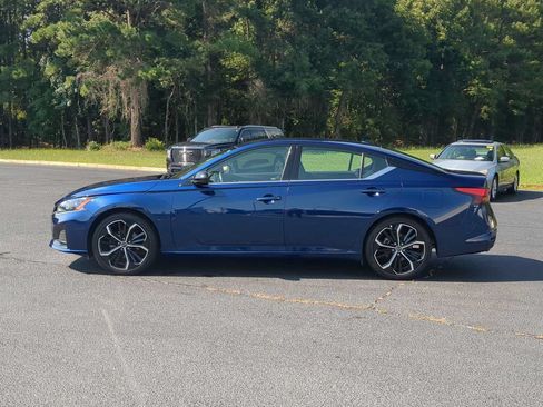 Used 2024 Nissan Altima 2.5 SR FWD image 5