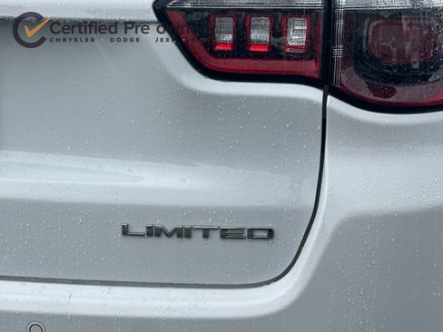 Used 2024 Jeep Compass Limited image 27
