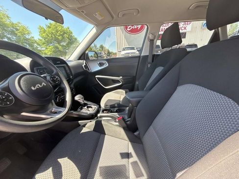 Used 2022 Kia Soul LX FWD image 10