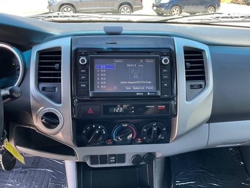Used 2014 Toyota Tacoma 4x4 Double Cab w/ SR5 Package image 19