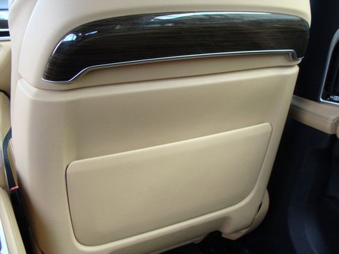 Used 2017 BMW 750i xDrive image 40