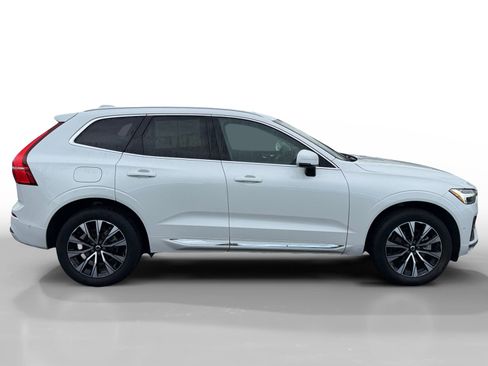 Used 2023 Volvo XC60 B5 Plus image 6