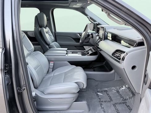 Used 2018 Lincoln Navigator Reserve w/ Technology Package image 54