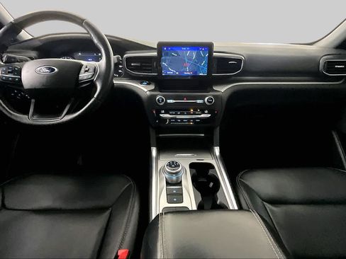 Used 2020 Ford Explorer XLT w/ Equipment Group 202A RWD image 14