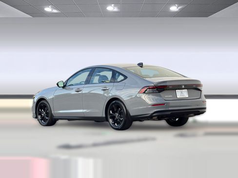 Certified 2025 Honda Accord SE image 3