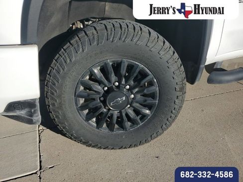 Used 2021 Chevrolet Silverado 2500 LTZ w/ LTZ Plus Package image 2