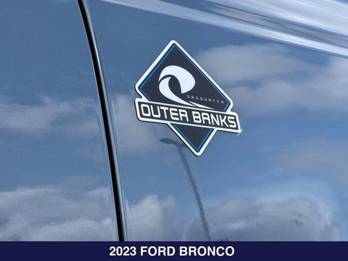 Used 2023 Ford Bronco Outer Banks w/ Sasquatch Package AWD/4WD image 28