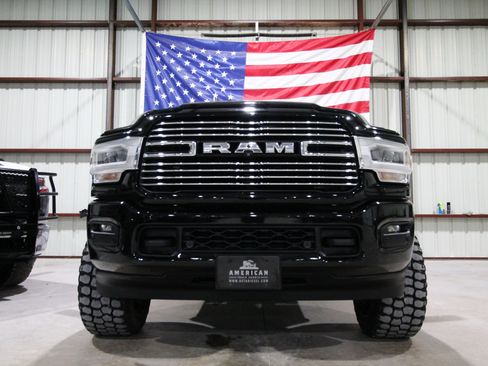 Used 2022 RAM 2500 Laramie AWD/4WD image 2