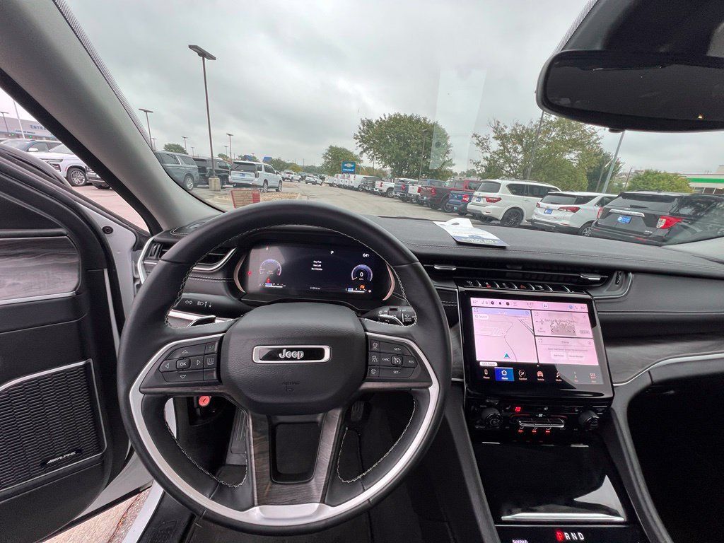 Used 2022 Jeep Grand Cherokee L Limited AWD/4WD image 38