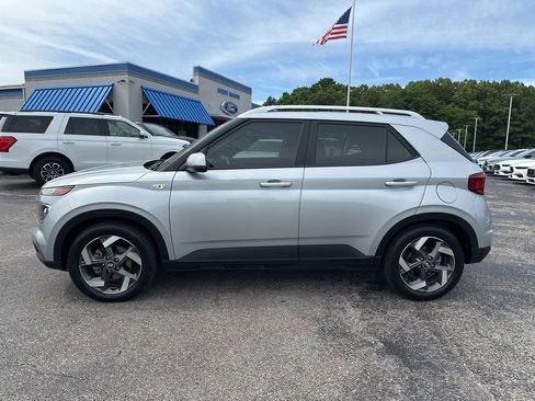 Used 2022 Hyundai Venue SEL FWD image 6