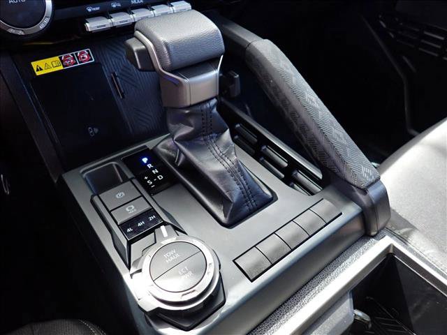 Certified 2025 Toyota Tacoma SR5 AWD/4WD image 15