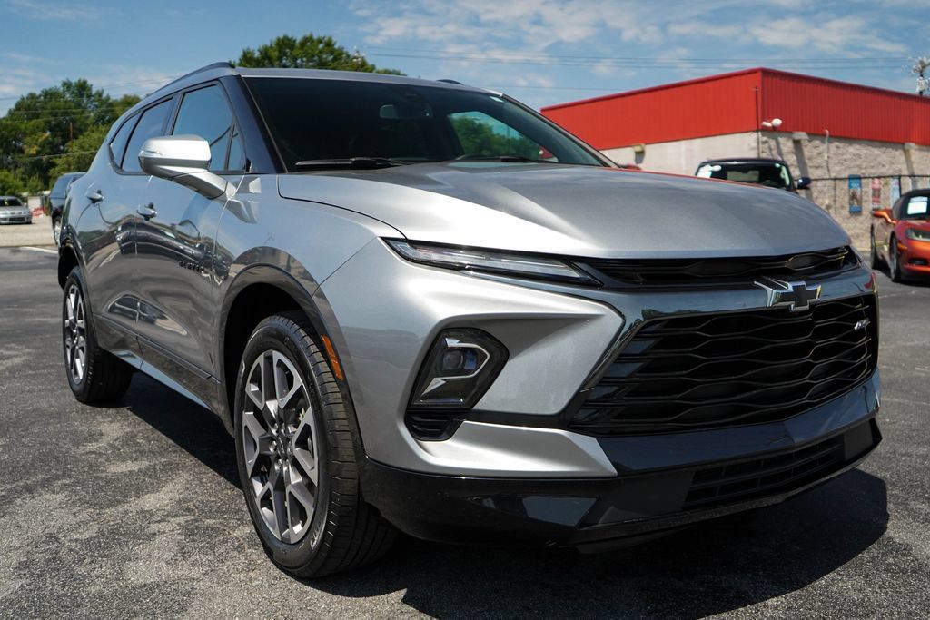 Used 2025 Chevrolet Blazer RS FWD image 39