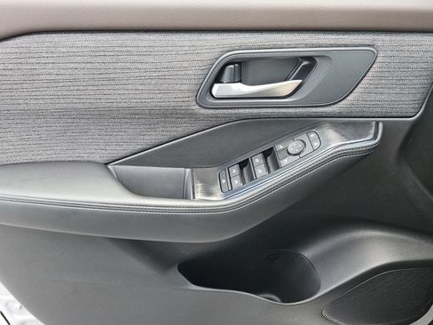 Used 2023 Nissan Rogue SV FWD image 16