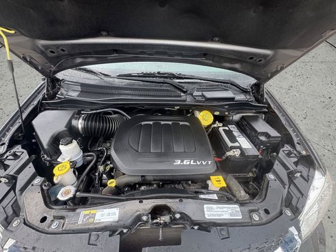 Used 2019 Dodge Grand Caravan SE w/ UConnect Hands-Free Group FWD image 13