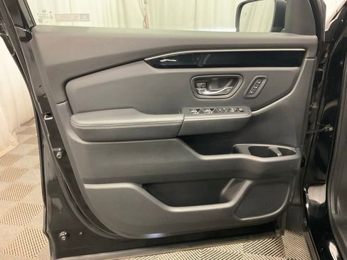 Used 2023 Honda Pilot Touring image 13