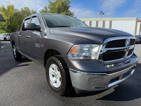 Used 2017 RAM 1500 Classic SLT AWD/4WD image 3