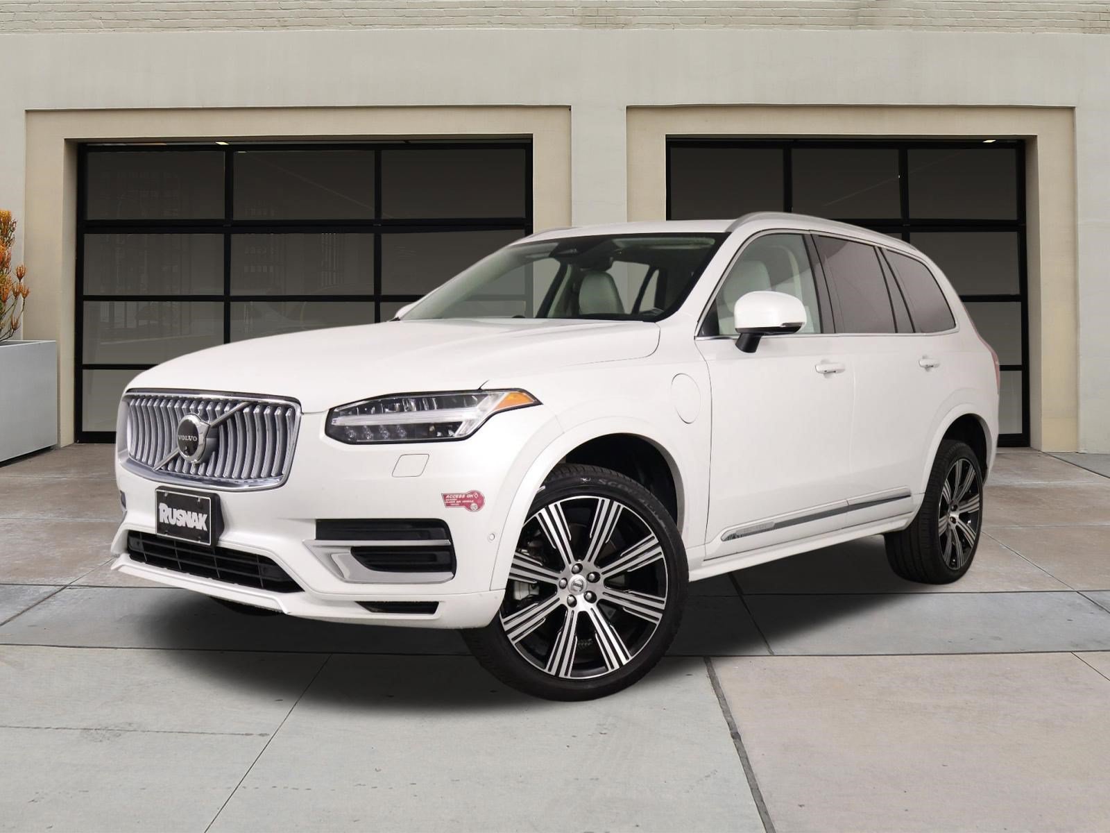 Used 2024 Volvo XC90 T8 Ultimate AWD/4WD image 3