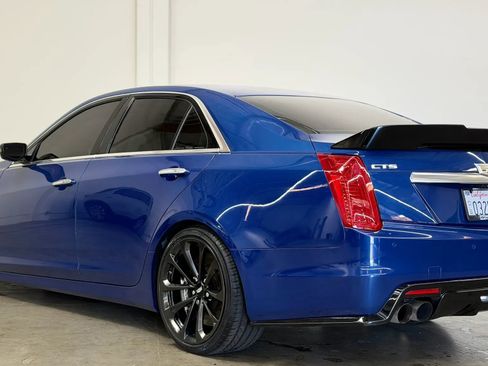Used 2019 Cadillac CTS V w/ Luxury Package RWD image 5