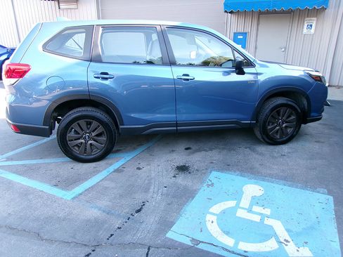 Used 2022 Subaru Forester AWD/4WD image 5