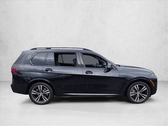 Used 2025 BMW X7 xDrive40i w/ M Sport Package AWD/4WD image 4