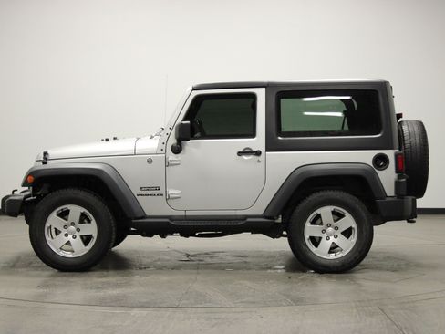 Used 2012 Jeep Wrangler Sport w/ Connectivity Group image 5