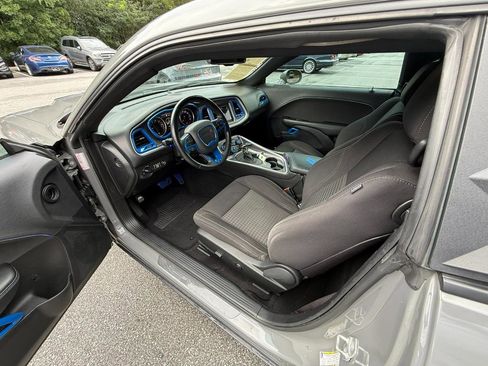 Used 2019 Dodge Challenger SXT RWD image 7