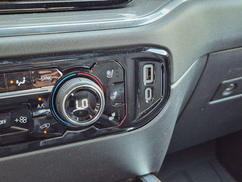 Used 2024 Chevrolet Silverado 1500 High Country w/ Technology Package AWD/4WD image 18