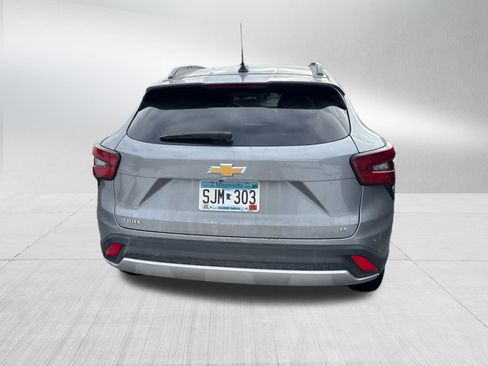 Used 2025 Chevrolet Trax LT w/ LT Convenience Package image 7