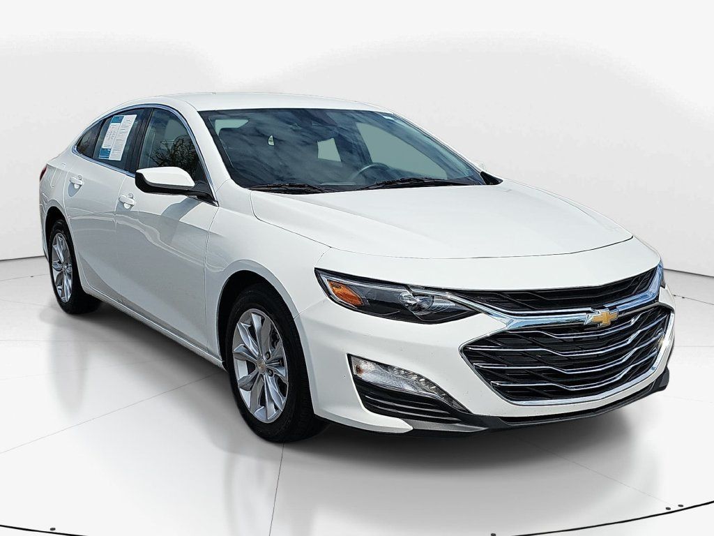 Used 2025 Chevrolet Malibu LT FWD image 3