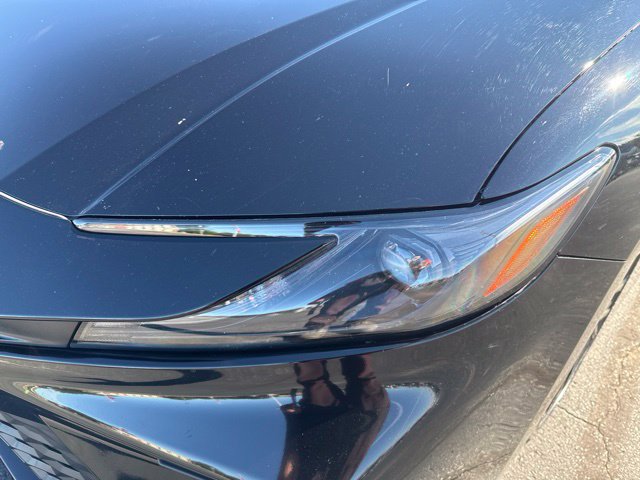 Used 2025 Toyota Camry SE w/ Convenience Package FWD image 9