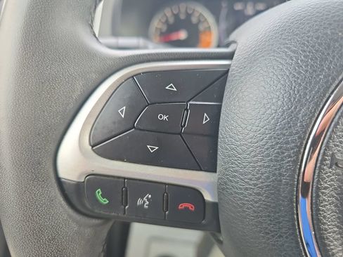 Used 2018 Jeep Renegade Latitude FWD image 22