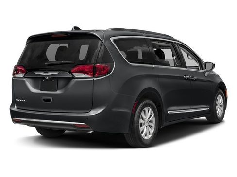 Used 2017 Chrysler Pacifica Limited FWD image 2
